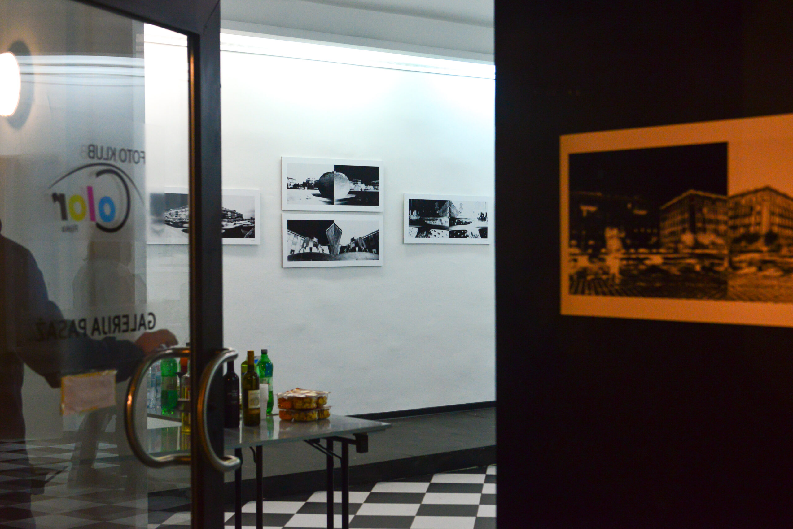 Otvorenje izložbe je u četvrtak 04. prosinca 2025. godine u 18:00h u galeriji Pasaž, Križanićeva 1b, Rijeka